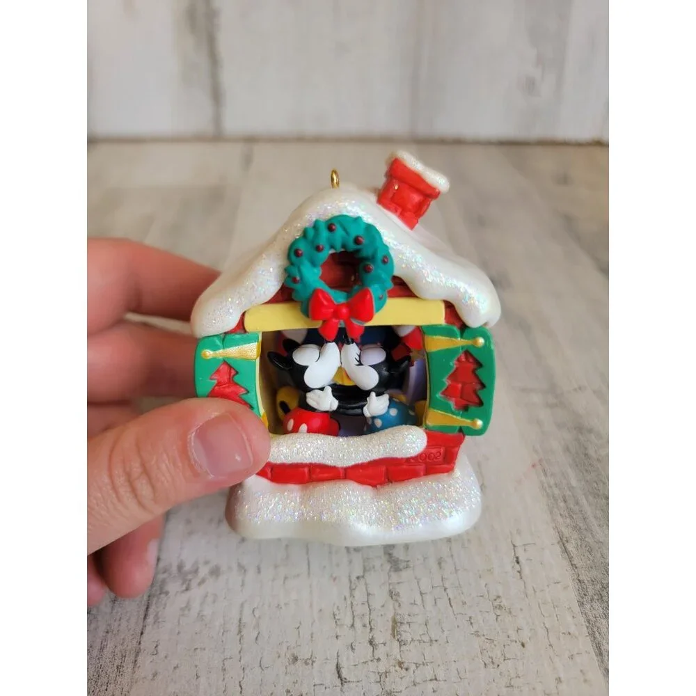 Hallmark snuggle time‎ Disney Mickey ornament Xmas